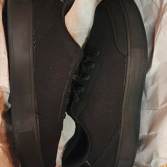 New in box Kizik Prague Kids sneaker 3Y Black - Picture 4 of 6